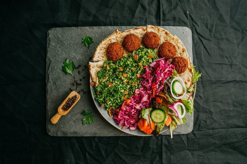 Falafel with tabouli, cabbage and salad